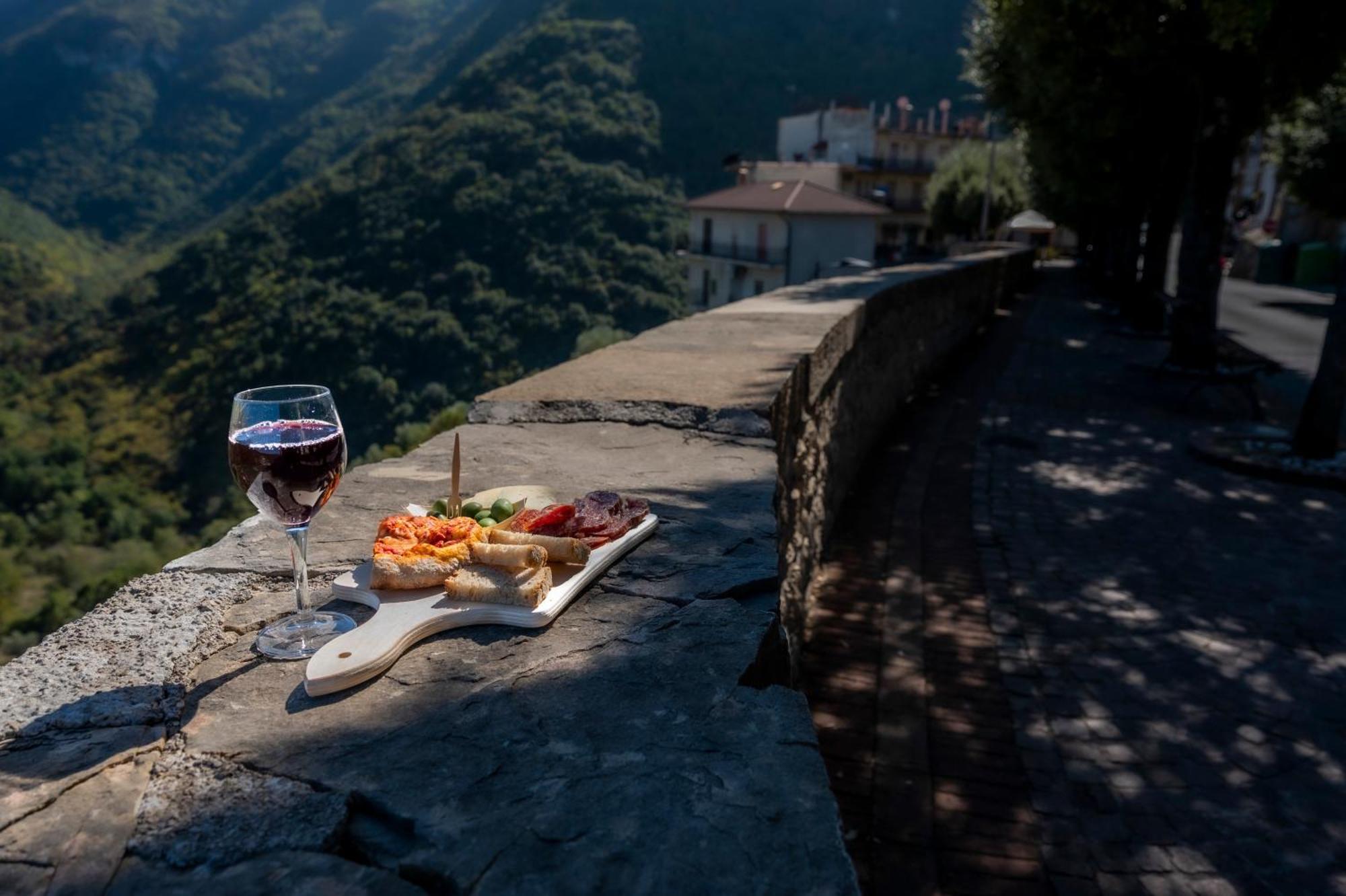 Piazza Laurino Apartments Basic Excursions Alto Cilento Cammino Giubilare Di Santelena Dış mekan fotoğraf